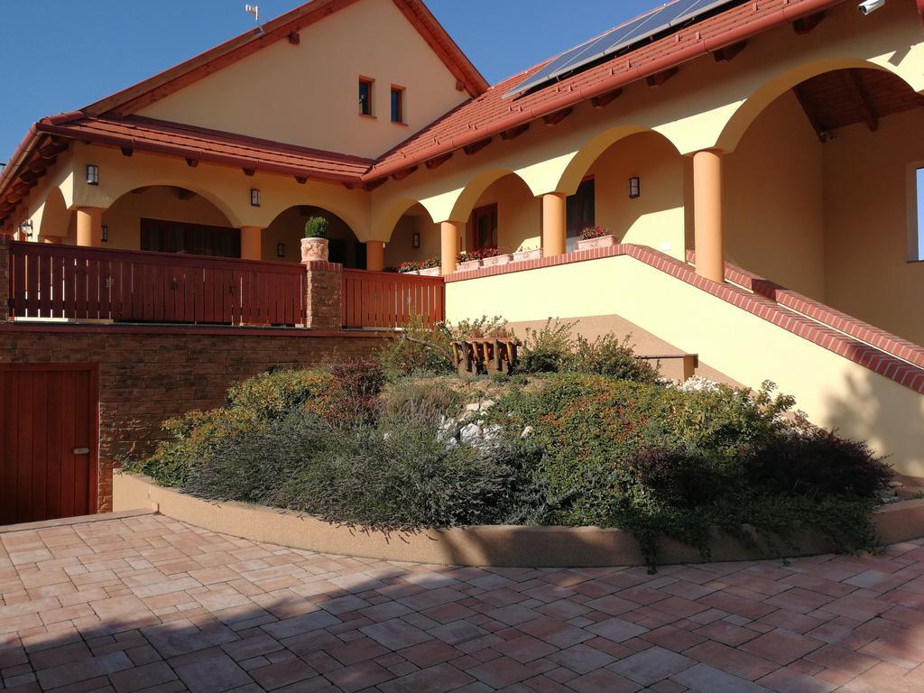 Vitis Vendeghaz Hotel Becsehely Exterior photo
